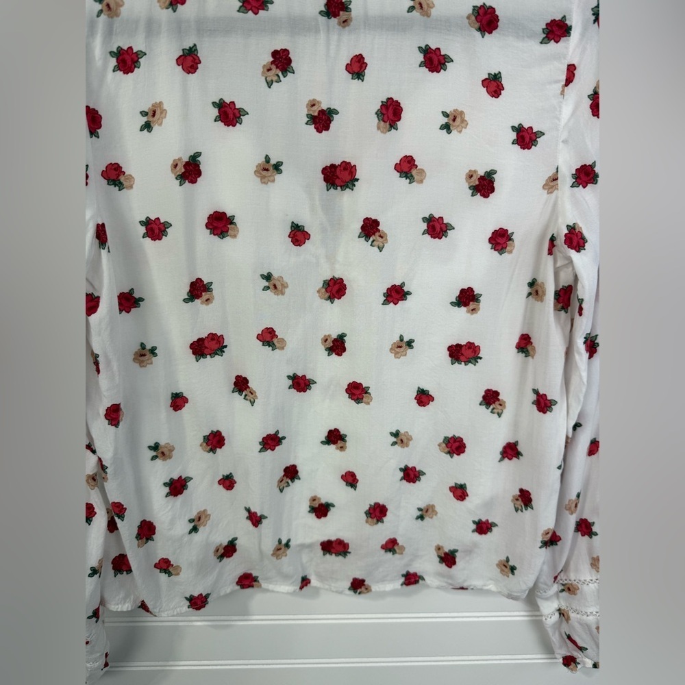 Hollister women’s white & red floral peasant tie front v-neck blouse. Size small - Picture 5 of 6